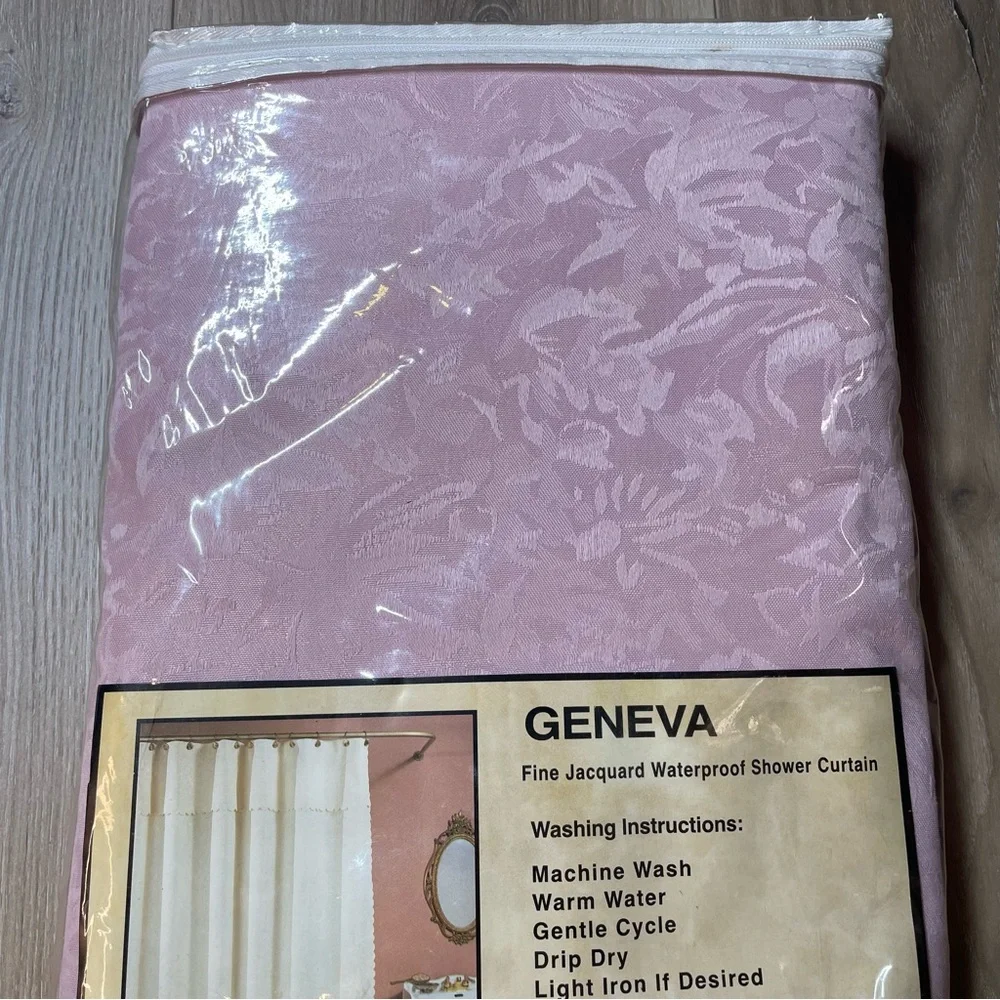 NWT Geneva Rose Waterproof Shower‎ Curtain